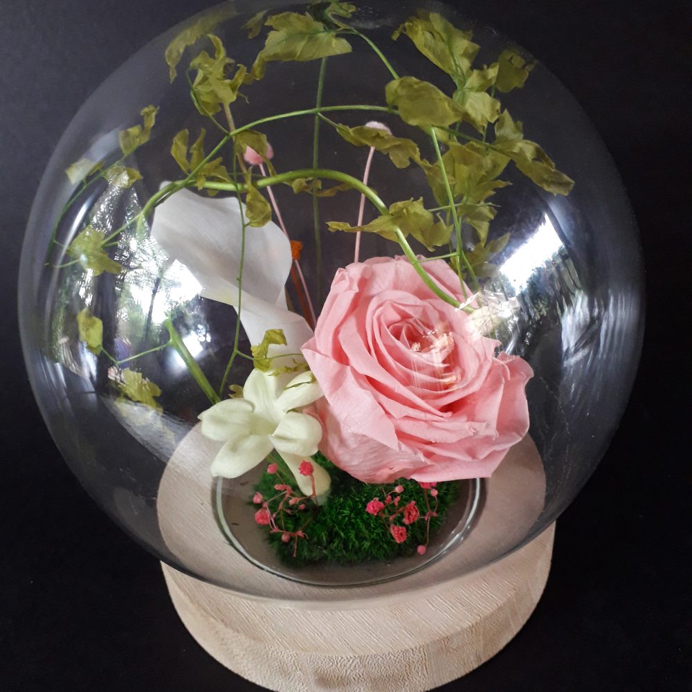 Composition Florale Cloche En Verre A Poser Livraison A Talence Lili La Main Verte